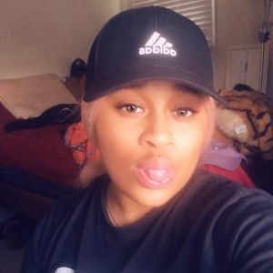 Meet your Posher, Mia